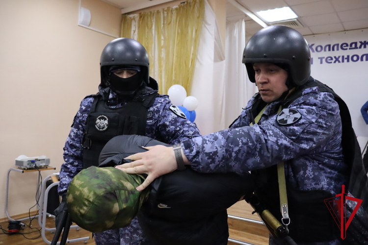 Росгвардейцы приняли участие во всероссийских антитеррористических учениях на объектах образования Колымы