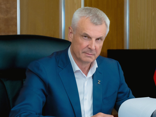 Губернатор Сергей Носов поздравил жителей Магаданской области с Днём Весны и Труда!