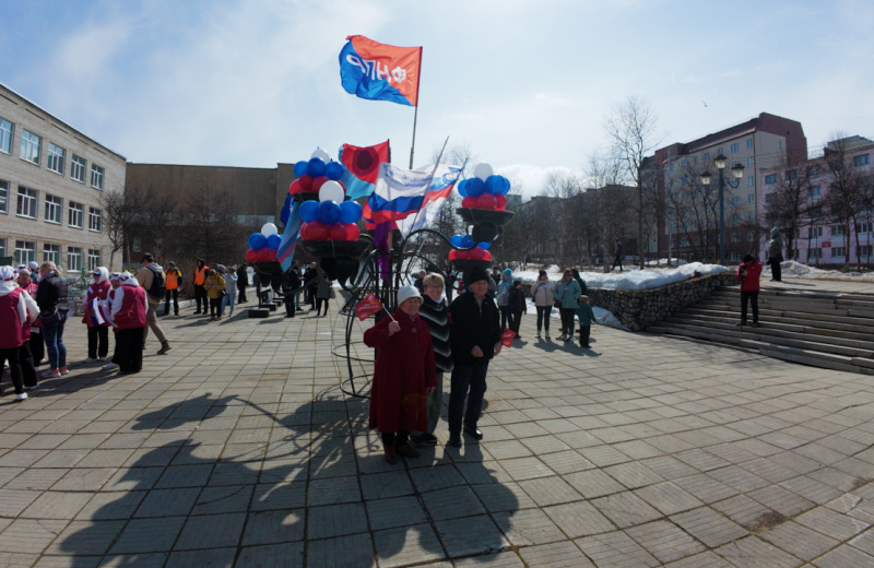 Митинг-концерт «Доблестный труд – залог Победы!» состоялся на площади перед библиотекой имени А. С. Пушкина в Магадане.