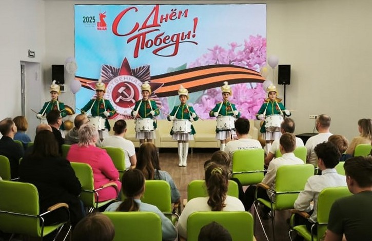 Концерт, посвящённый 80-летию Победы, состоялся в детском технопарке «Кванториум Магадан»