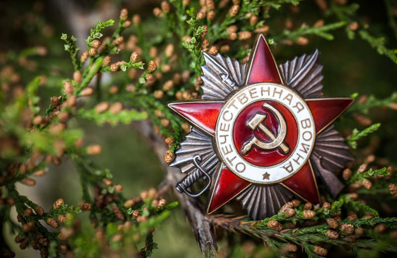 С юбилеем Победы поздравляют колымчан компании «Тихрыбком» и «Маг-Си Интернешнл»