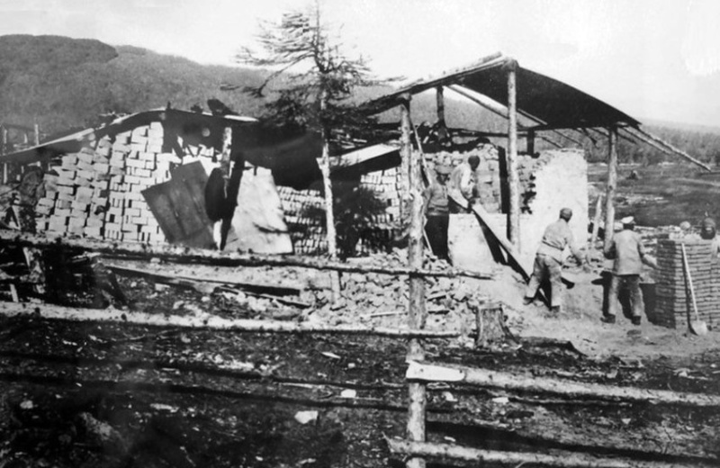 14 мая 1933 года в Магадане организовано прорабство «Глинобитный городок».