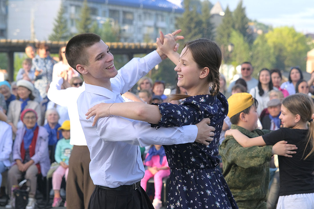 Акция «Синий платочек Победы» прошла на Алтае